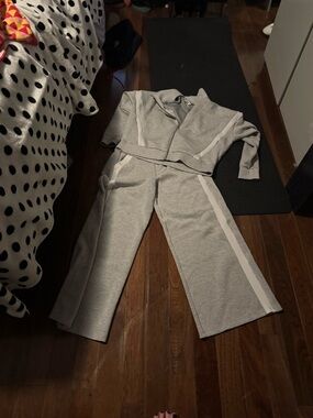 Spanx Grey Stripe Air Essentials Matching Set. Top Is XL Bottoms are L